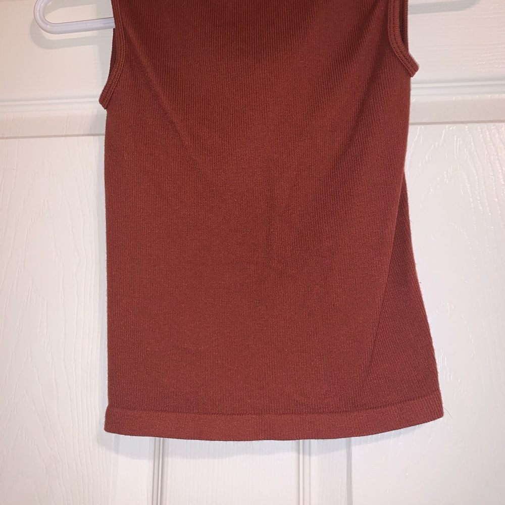 Cropped Tank Top - Picture 3 of 3